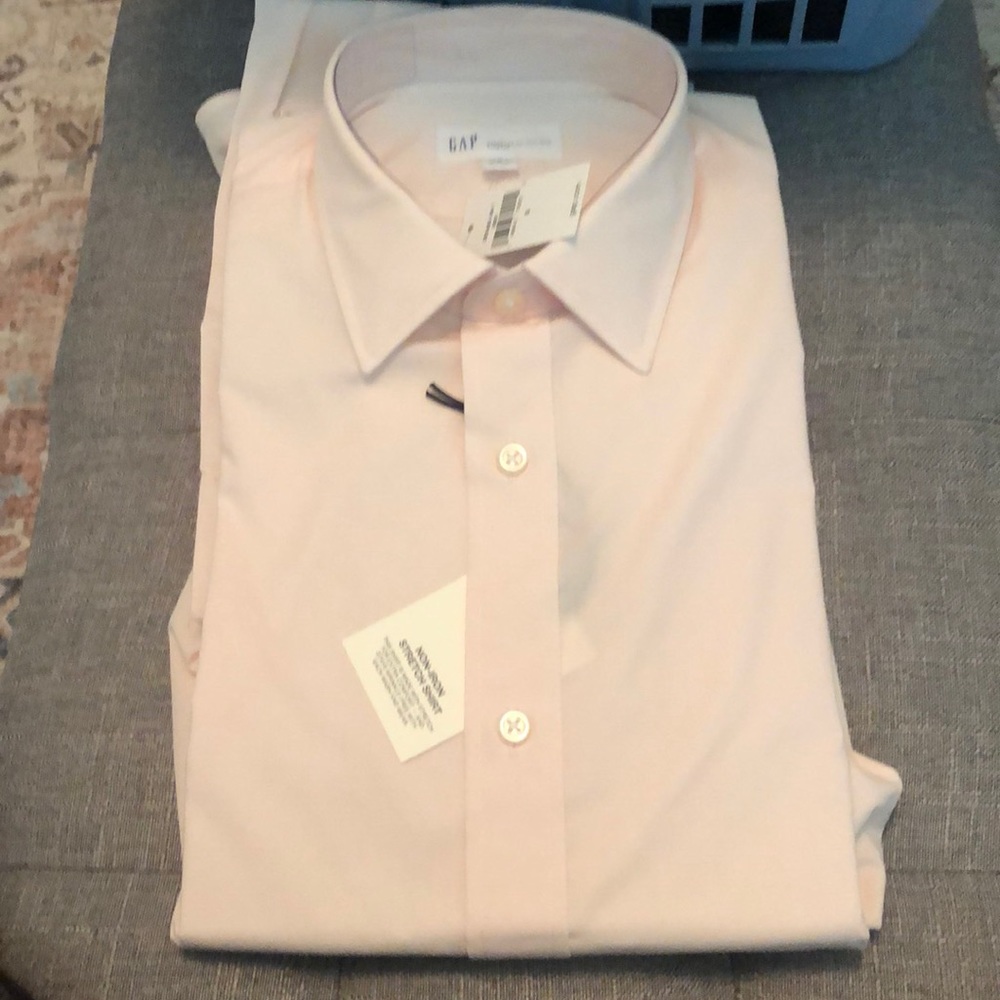 Pale pink Gap dress shirt, standard fit no iron. NWT!